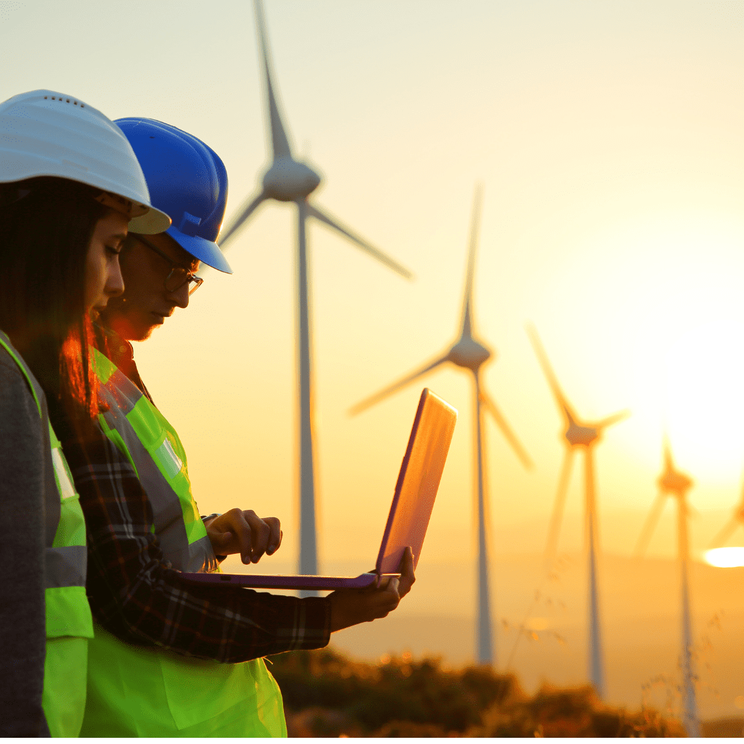 Profesionales trabajando en el sector energético