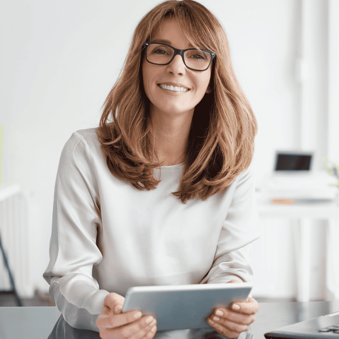 Consultora especializada atendiendo a un cliente