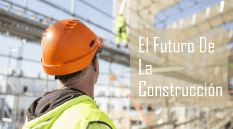 Trabajador de la construcción con casco naranja y chaleco reflectante mirando una estructura en obra, representando el futuro del sector construcción. onhunters, firma de búsqueda y selección de personal.